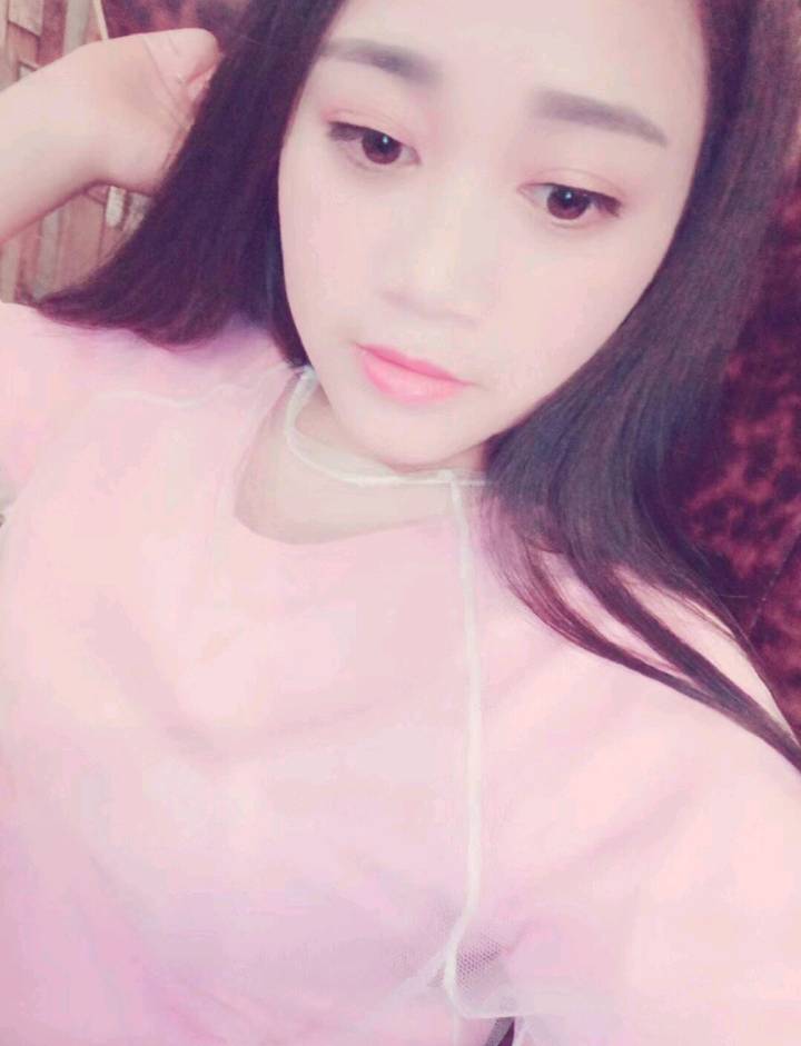 南海清秀小露露  是在校大学生